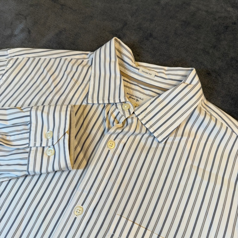 Banana Republic Button Up Shirt Mens Large White Blue Striped Cotton Garment Dye